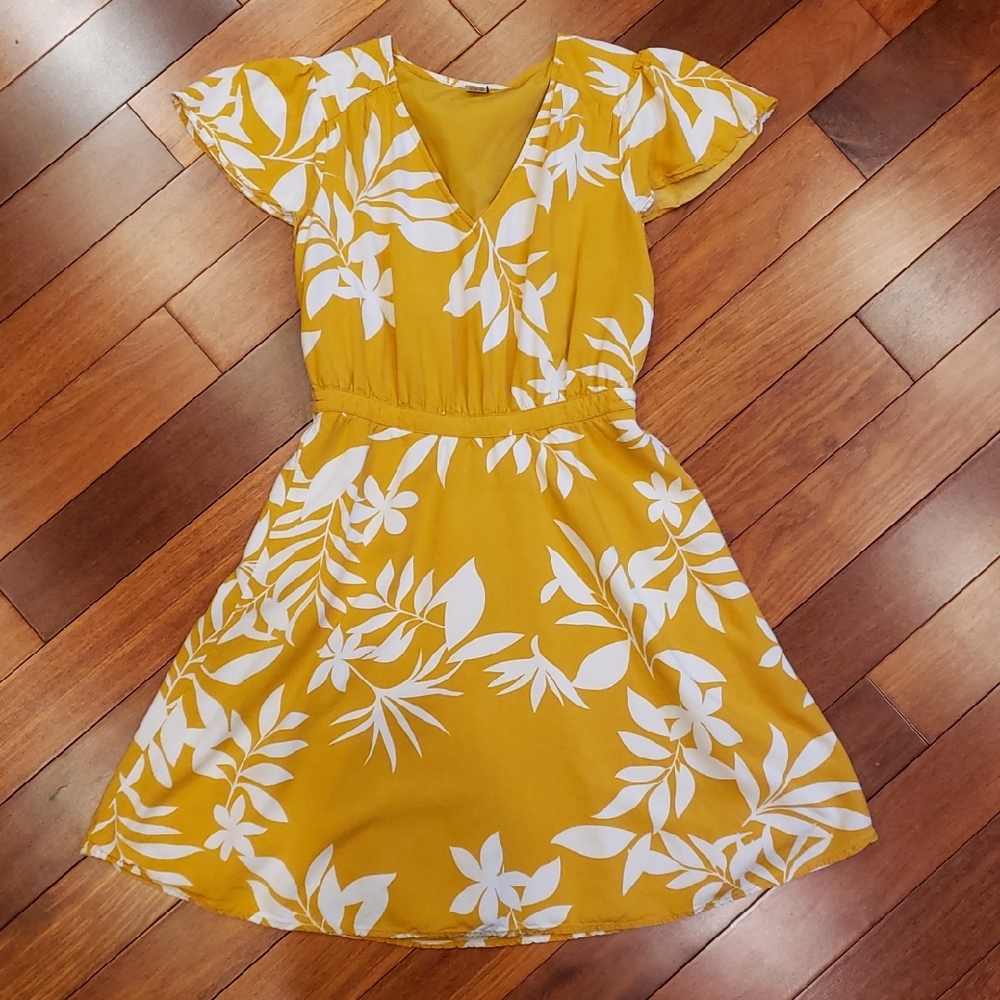 Old Navy Women's XS Xtra Small mustard Yellow floral dress.